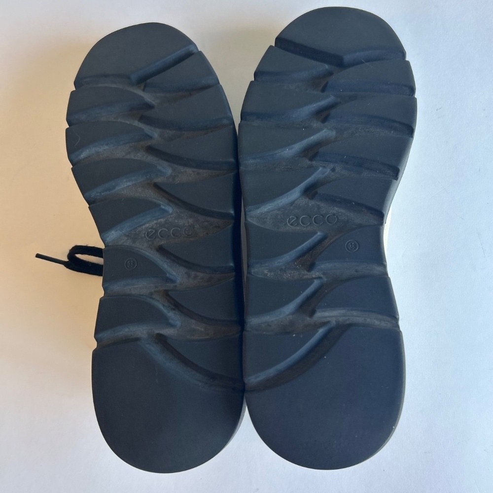 Ecco Ivory Leather Black Rubber Outsole Sneakers size 7.5 - Picture 9 of 13